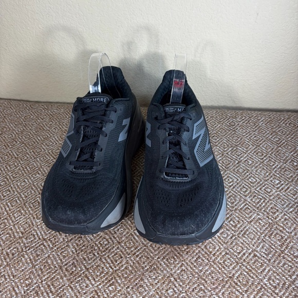 New Balance Fresh Foam X More v5 Sneakers Sz 11 2E Black/Linen/Silver Outdoor - Picture 2 of 10
